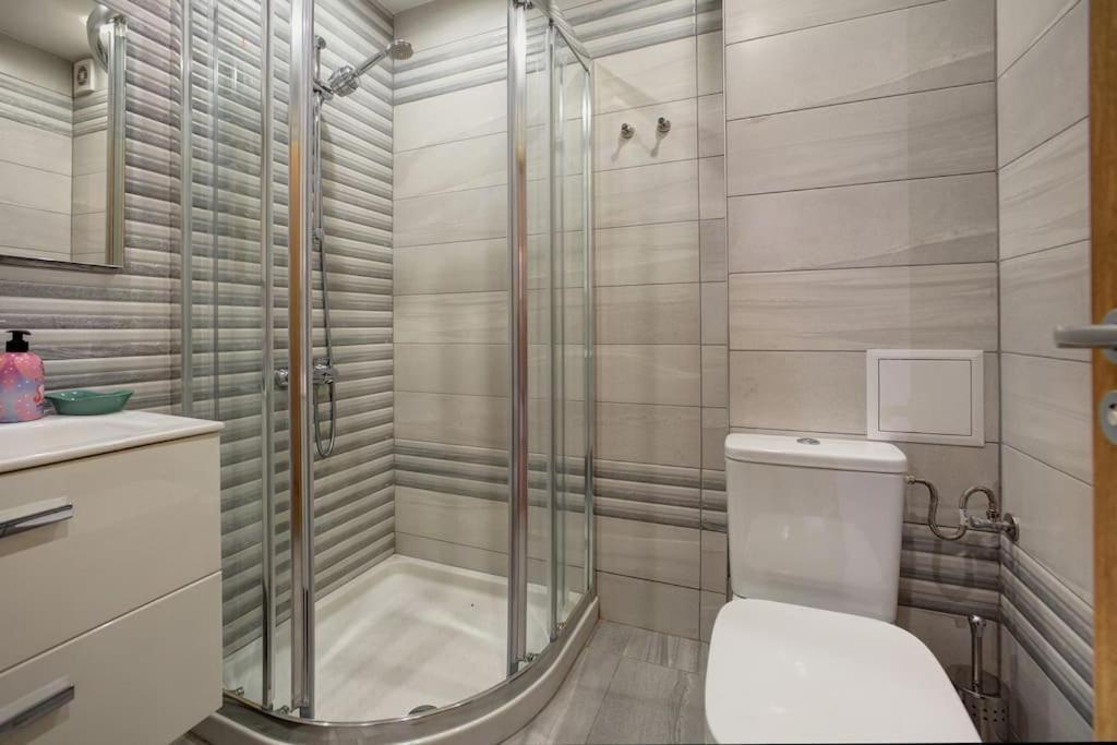 Spacious Home Office With Secure Garage In Sofia Eksteriør bilde