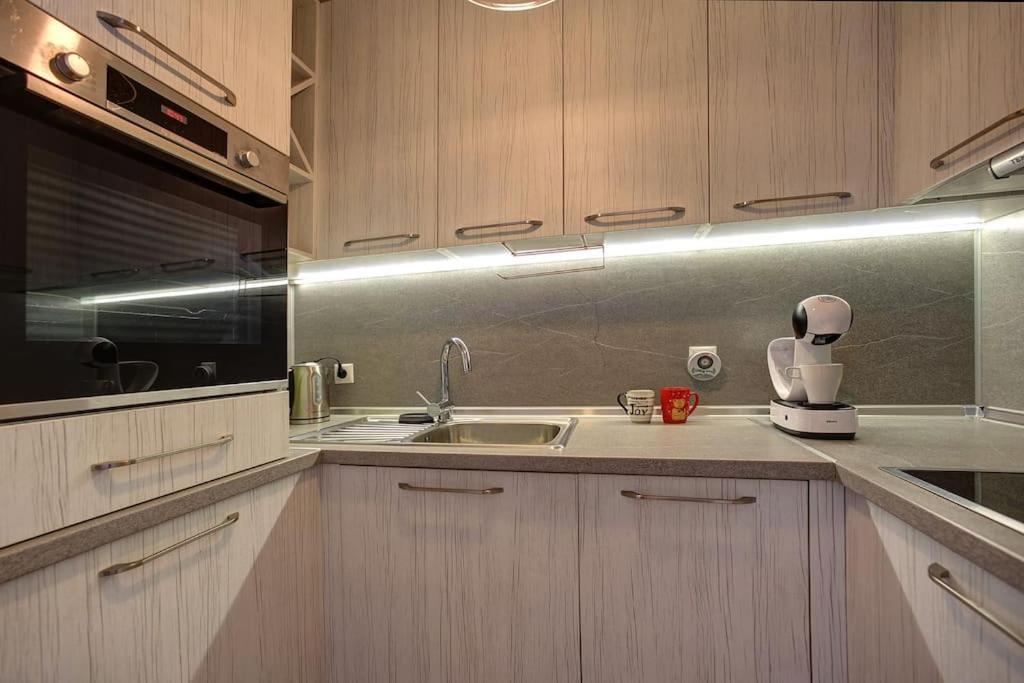 Spacious Home Office With Secure Garage In Sofia Eksteriør bilde