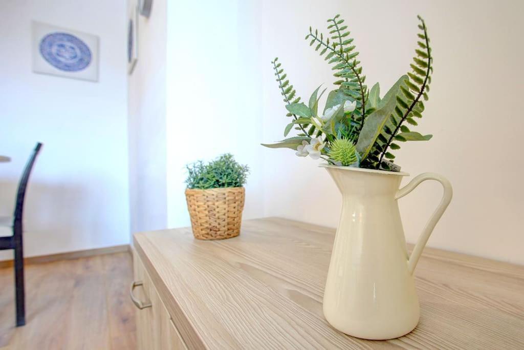 Spacious Home Office With Secure Garage In Sofia Eksteriør bilde